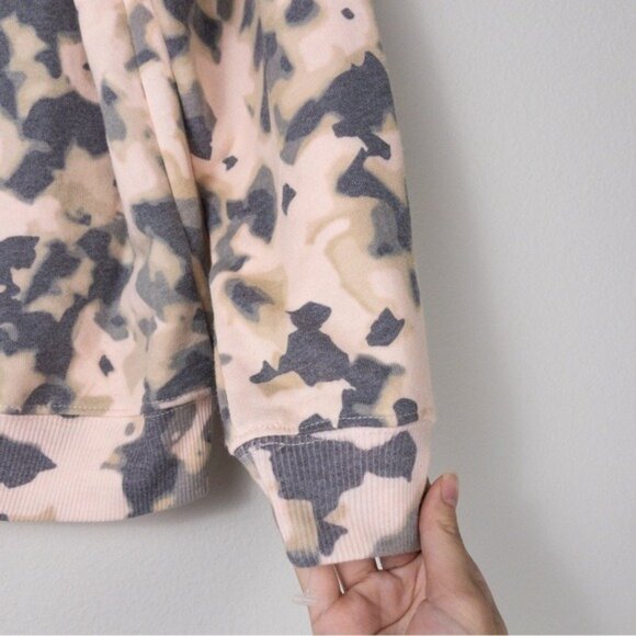 NWT Wildfox Sommers Crewneck Pullover Sweatshirt XS Tortoise Shell Camo Terry - Picture 7 of 8
